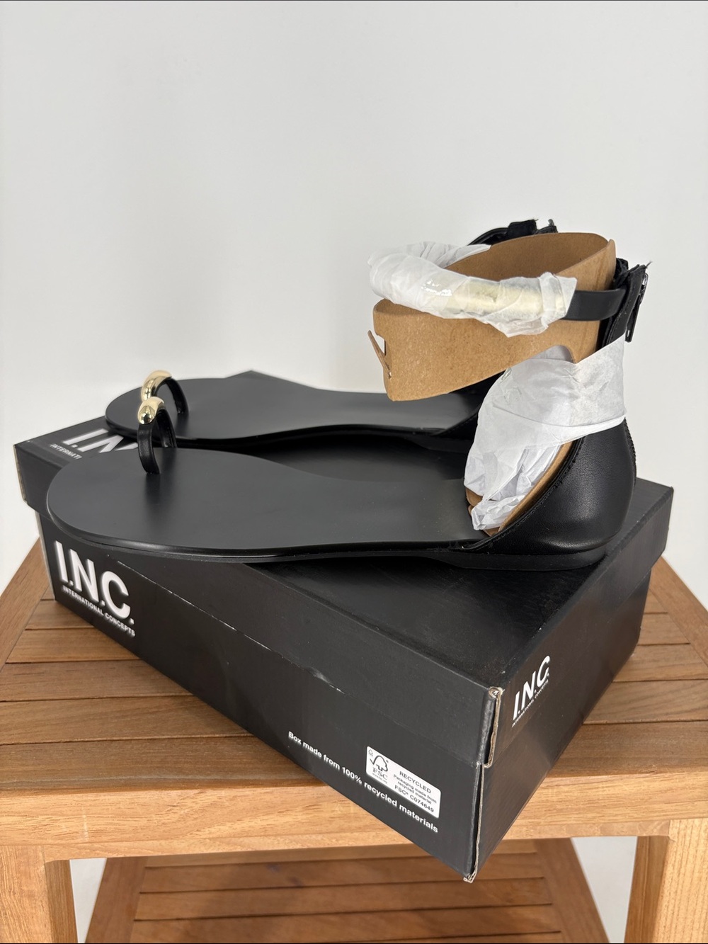 New Womens INC International Concepts Black Sandals with Gold Rings size 8.5 M - Picture 4 of 5